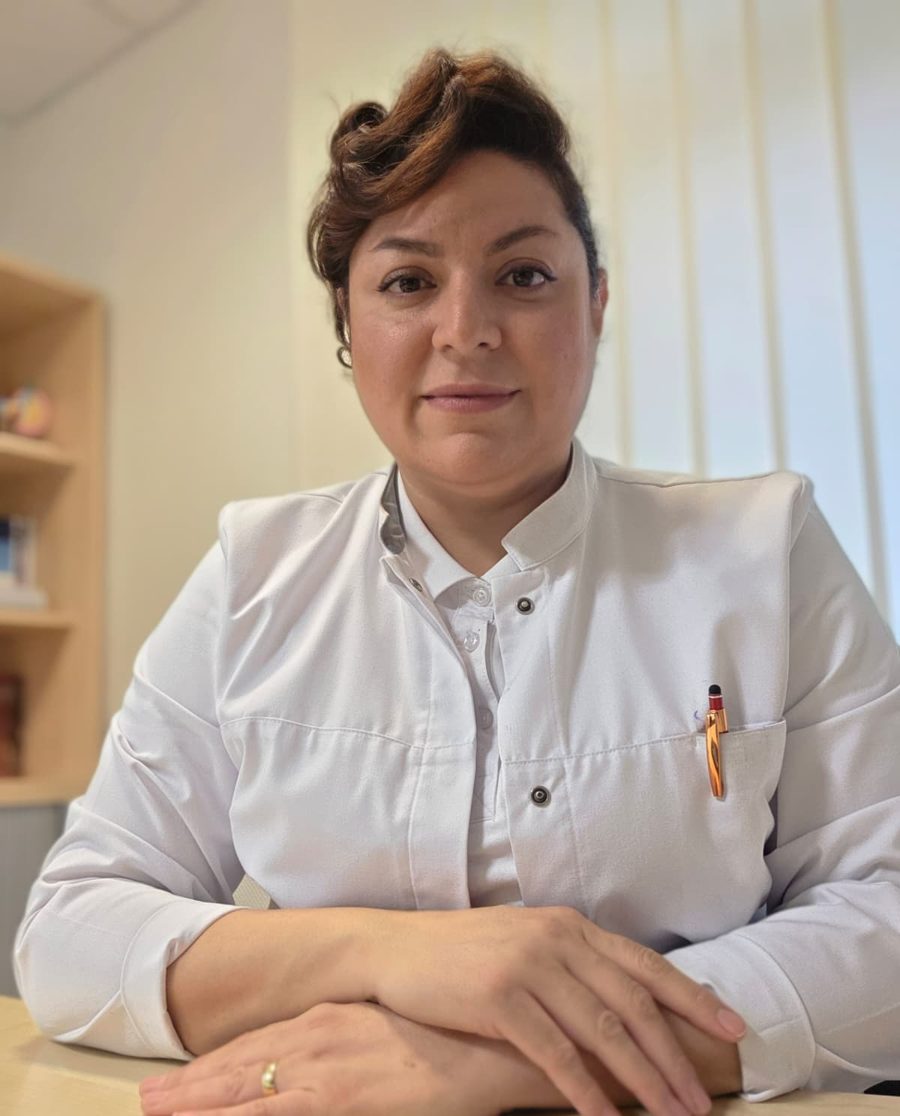 Dr. Samar Moghadam-Küther in ihrem Sprechzimmer
